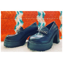 Load image into Gallery viewer, Y2K Chunky Chain Loafers Sz. 9
