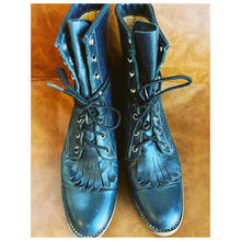 Load image into Gallery viewer, Justin’s Cowboy Boots Sz 6
